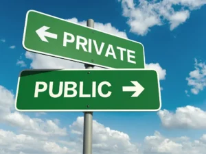 اكتشف الفرق بين الشركة المساهمة العامة والخاصة في القانون الأردني، من حيث التأسيس، رأس المال، وعدد المساهمين وطرق التداول.